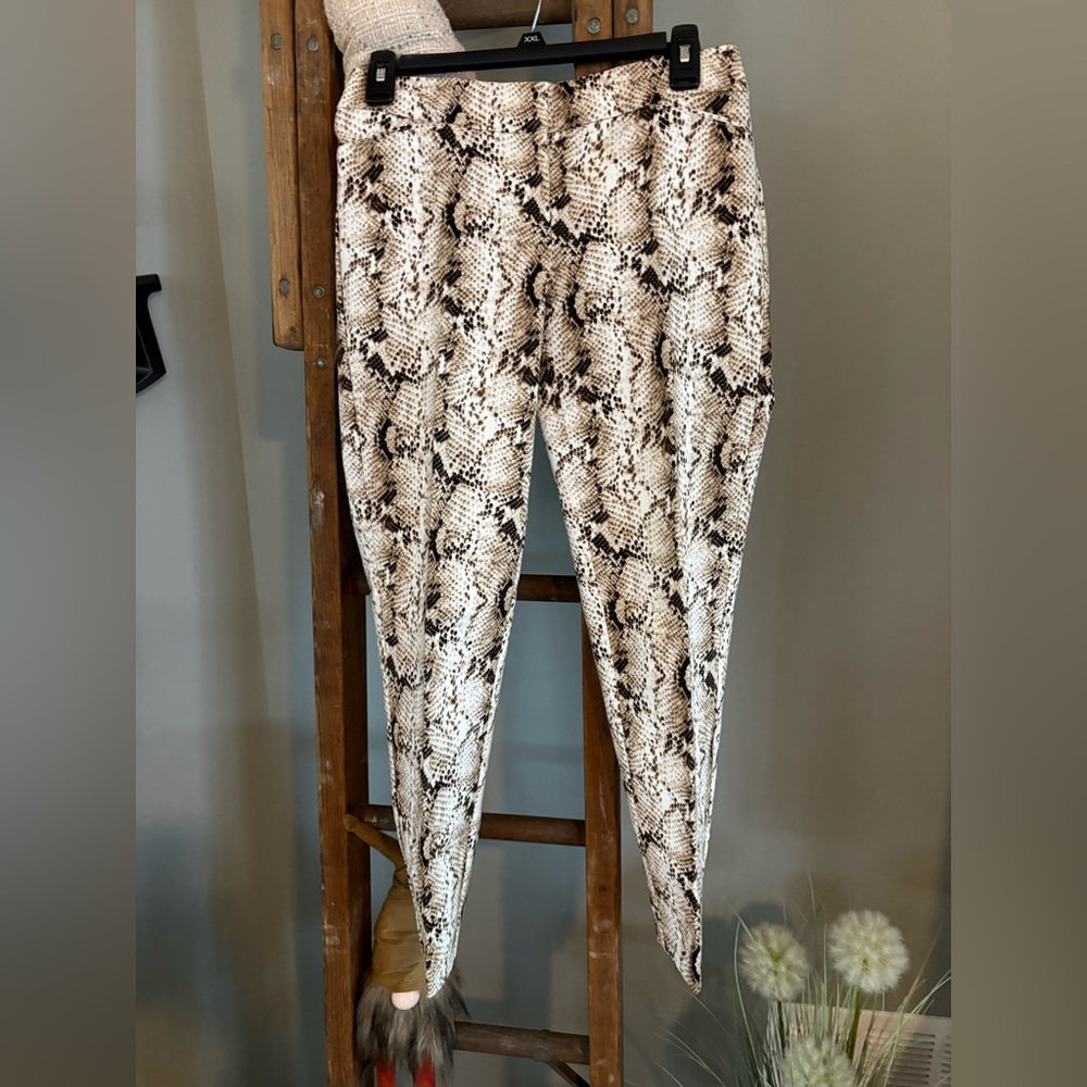 Snakeskin Print Pants NWOT size 0 from White House Black market